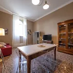 Lungarno Buozzi 7 Apartamento
