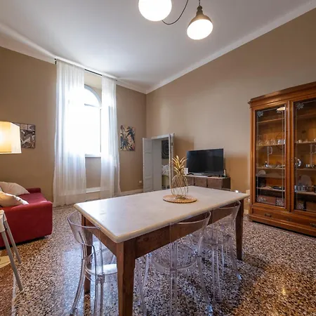 Lungarno Buozzi 7 Apartamento