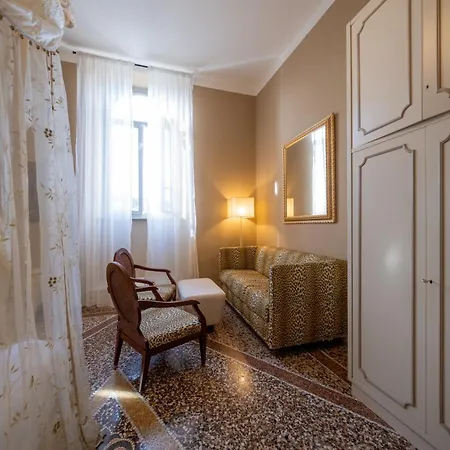 Lungarno Buozzi 7 * Pisa
