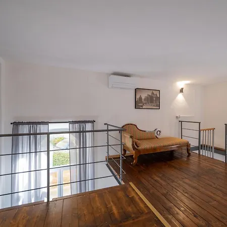 Lungarno Buozzi 7 Pise