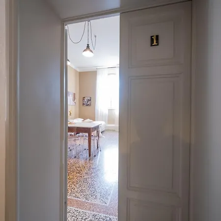 Lungarno Buozzi 7 * Pisa