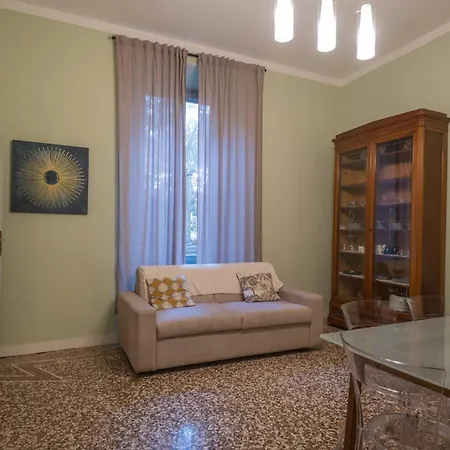 Lungarno Buozzi 7 Apartment