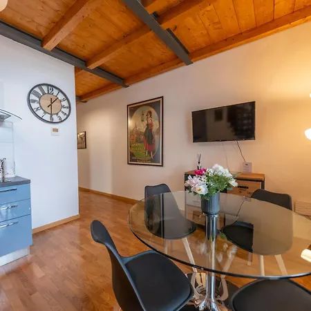 Lungarno Buozzi 7 * Pisa