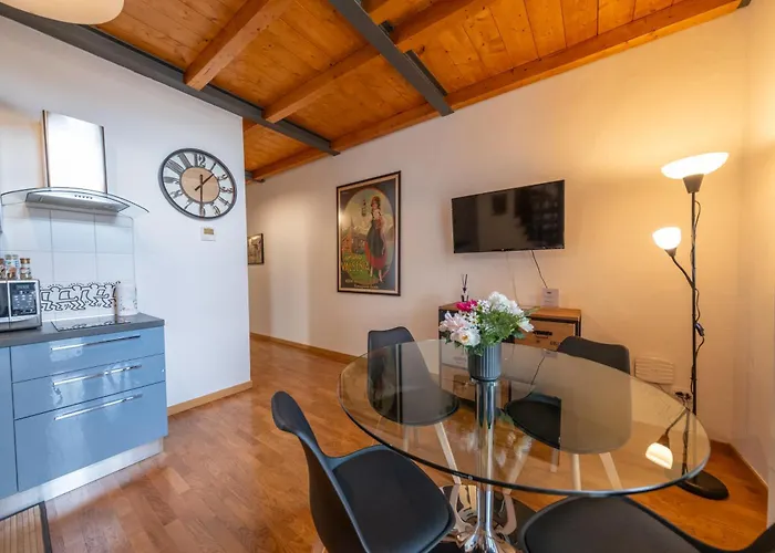 Lungarno Buozzi 7 * Pisa