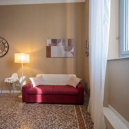 Lungarno Buozzi 7