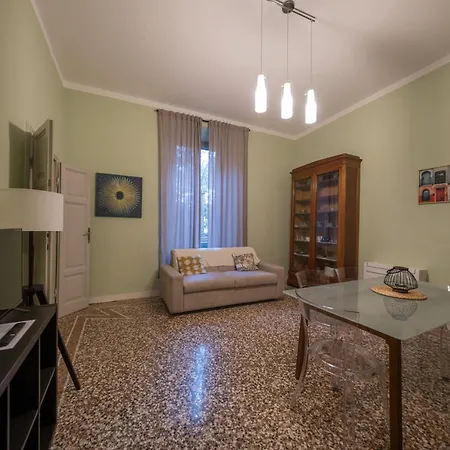 Lungarno Buozzi 7 Pise
